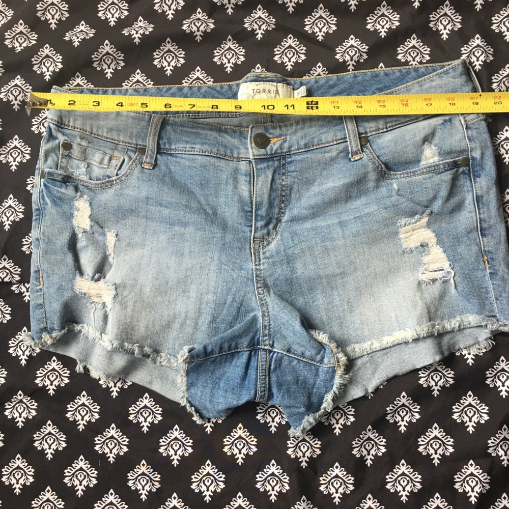Torrid distressed light wash shorts 16